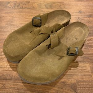 American Eagle birkenstock style slip ons - 10